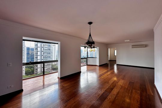 Apartamento para comprar na Cidade Monções com 3 quartos e varanda. — Sala