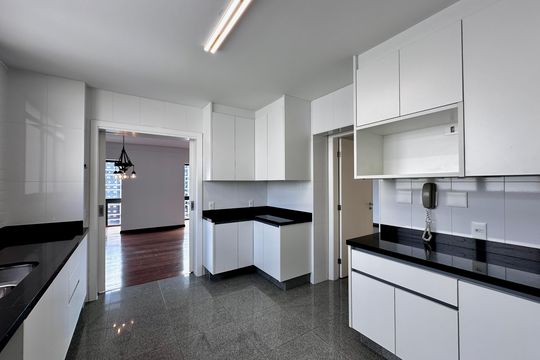 Apartamento para comprar na Cidade Monções com 3 quartos e varanda. — Cozinha