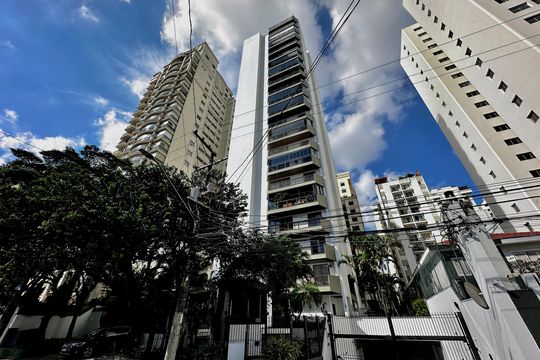 Apartamento para comprar na Cidade Monções com 3 quartos e varanda. — Fachada