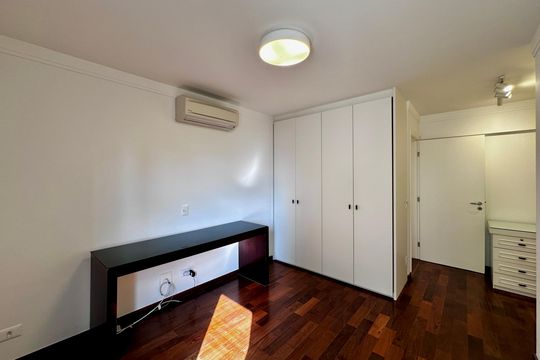 Apartamento para comprar na Cidade Monções com 3 quartos e varanda. — Suíte 3