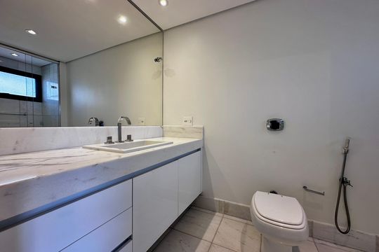 Apartamento para comprar na Cidade Monções com 3 quartos e varanda. — Banheiro Suíte 1
