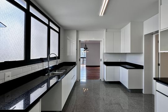 Apartamento para comprar na Cidade Monções com 3 quartos e varanda. — Cozinha