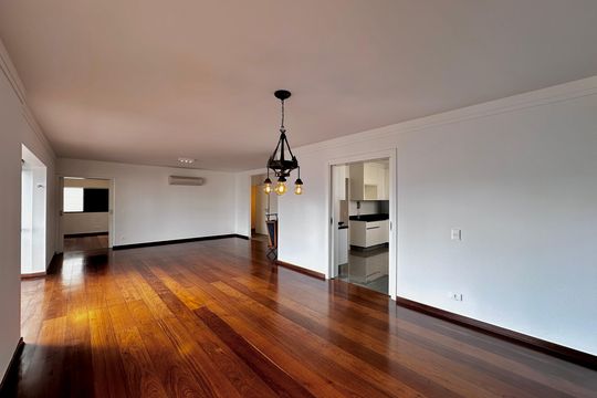 Apartamento para comprar na Cidade Monções com 3 quartos e varanda. — Sala