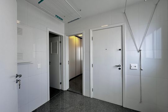 Apartamento para comprar na Cidade Monções com 3 quartos e varanda. — Área de Serviço