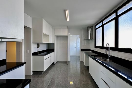 Apartamento para comprar na Cidade Monções com 3 quartos e varanda. — Cozinha