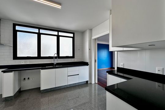 Apartamento para comprar na Cidade Monções com 3 quartos e varanda. — Cozinha