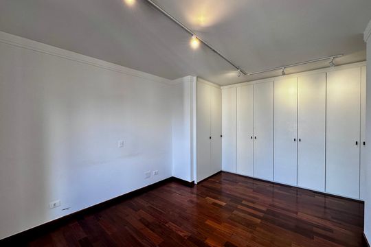 Apartamento para comprar na Cidade Monções com 3 quartos e varanda. — Suíte 1