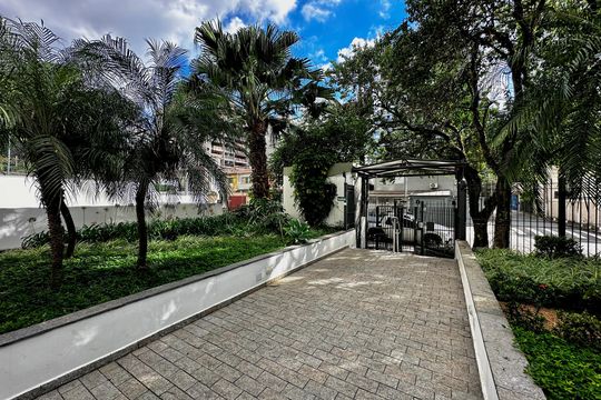 Apartamento para comprar na Cidade Monções com 3 quartos e varanda. — Entrada