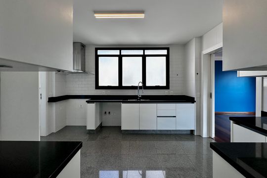 Apartamento para comprar na Cidade Monções com 3 quartos e varanda. — Cozinha