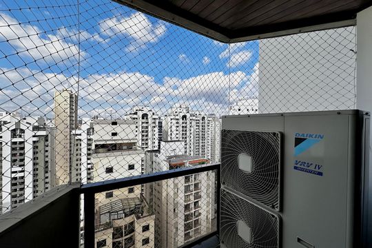 Apartamento para comprar na Cidade Monções com 3 quartos e varanda. — Sacada Suíte 1