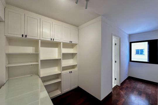 Apartamento para comprar na Cidade Monções com 3 quartos e varanda. — Suíte 3