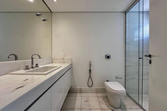 Apartamento para comprar na Cidade Monções com 3 quartos e varanda. — Banheiro Suíte 3