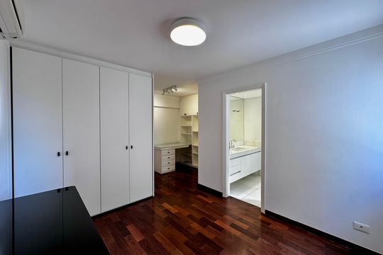 Apartamento para comprar na Cidade Monções com 3 quartos e varanda. — Suíte 3