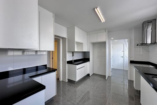 Apartamento para comprar na Cidade Monções com 3 quartos e varanda. — Cozinha