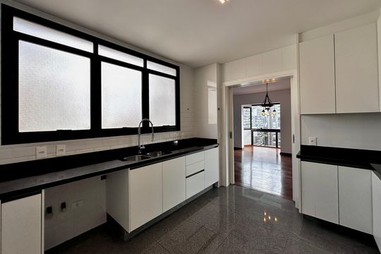 Apartamento para comprar na Cidade Monções com 3 quartos e varanda. — Cozinha