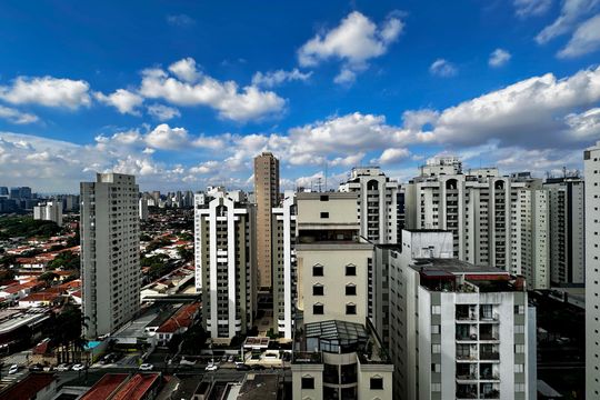 Apartamento para comprar na Cidade Monções com 3 quartos e varanda. — Vista Suíte 1