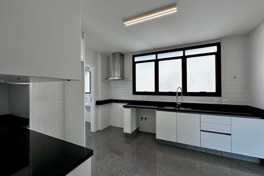 Apartamento para comprar na Cidade Monções com 3 quartos e varanda. — Cozinha