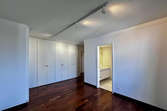 Apartamento para comprar na Cidade Monções com 3 quartos e varanda. — Suíte 1