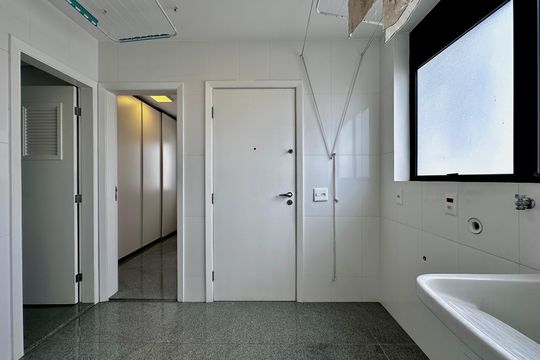 Apartamento para comprar na Cidade Monções com 3 quartos e varanda. — Área de Serviço