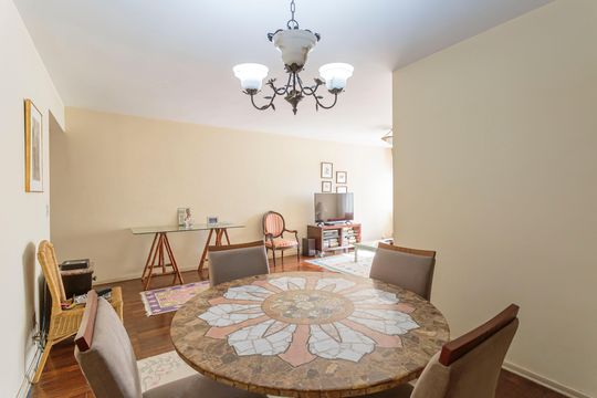 Apartamento à venda, com 128 m², 3 quartos e 2 vagas — Sala