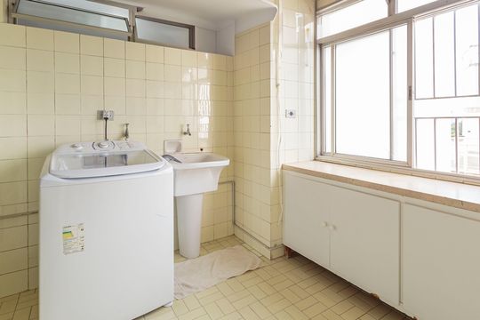 Apartamento à venda, com 128 m², 3 quartos e 2 vagas — Área de Serviço