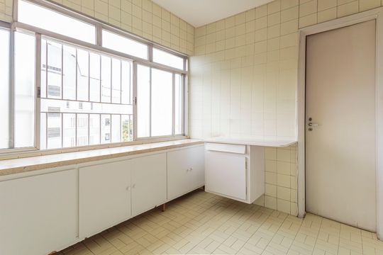 Apartamento à venda, com 128 m², 3 quartos e 2 vagas — Área de Serviço