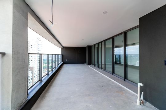 Apartamento com 4 quartos, varanda e academia no condomínio. Ideal para comprar e ter animais. — Varanda da Sala