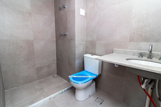 Apartamento com 4 quartos, varanda e academia no condomínio. Ideal para comprar e ter animais. — Suíte 3