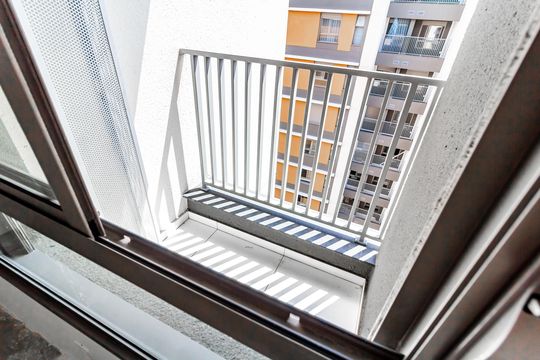 Apartamento com 4 quartos, varanda e academia no condomínio. Ideal para comprar e ter animais. — Suíte 3