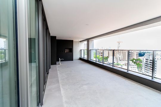 Apartamento com 4 quartos, varanda e academia no condomínio. Ideal para comprar e ter animais. — Sala