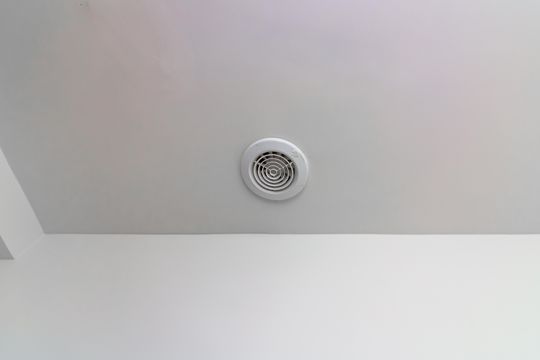 Apartamento com 4 quartos, varanda e academia no condomínio. Ideal para comprar e ter animais. — Banheiro