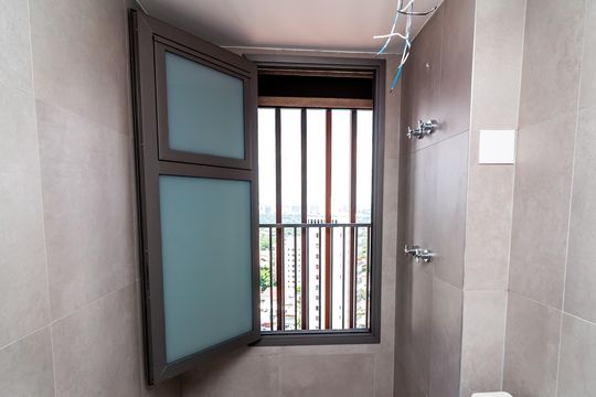 Apartamento com 4 quartos, varanda e academia no condomínio. Ideal para comprar e ter animais. — Banheiro da Suíte 4