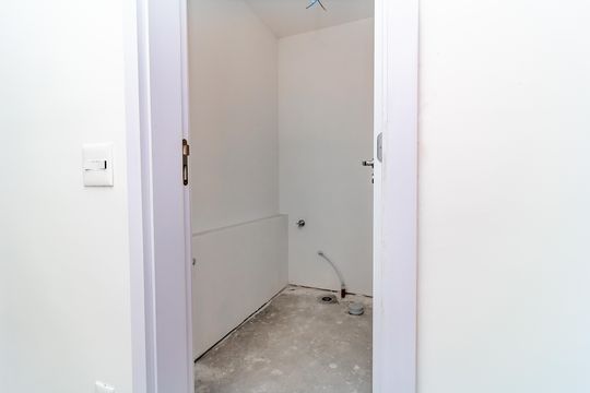 Apartamento com 4 quartos, varanda e academia no condomínio. Ideal para comprar e ter animais. — Banheiro