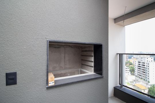 Apartamento com 4 quartos, varanda e academia no condomínio. Ideal para comprar e ter animais. — Varanda da Sala