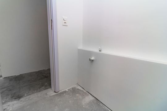Apartamento com 4 quartos, varanda e academia no condomínio. Ideal para comprar e ter animais. — Banheiro