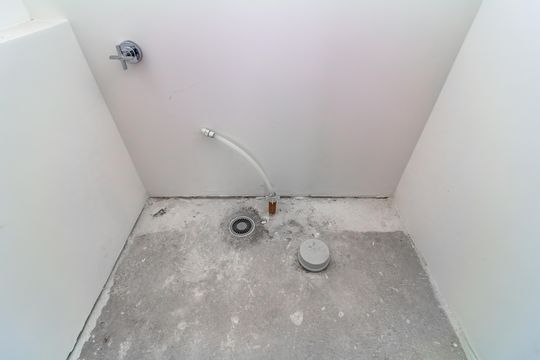 Apartamento com 4 quartos, varanda e academia no condomínio. Ideal para comprar e ter animais. — Banheiro