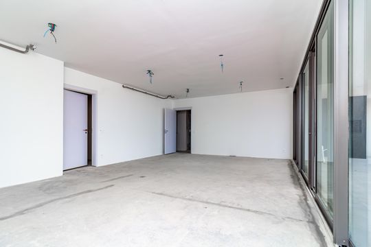 Apartamento com 4 quartos, varanda e academia no condomínio. Ideal para comprar e ter animais. — Sala