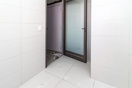 Apartamento com 4 quartos, varanda e academia no condomínio. Ideal para comprar e ter animais. — Lavanderia