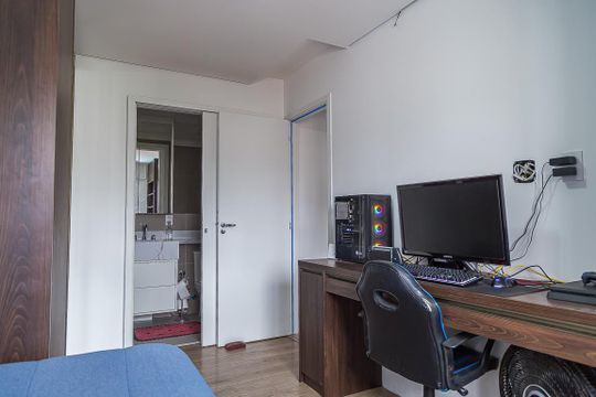Apartamento com 3 quartos, 2 suítes e varanda gourmet. Ideal para compra e perfeito para animais de estimação. — Suíte 2