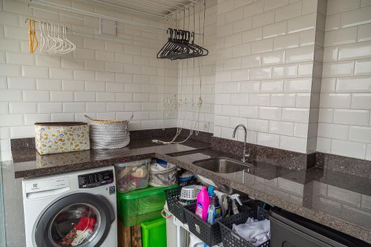 Apartamento com 3 quartos, 2 suítes e varanda gourmet. Ideal para compra e perfeito para animais de estimação. — Área de Serviço