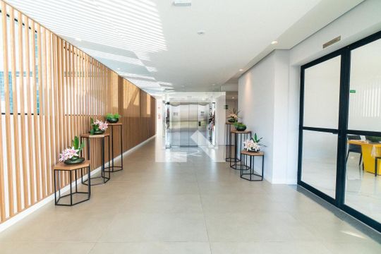 Apartamento com 3 quartos, 2 suítes e varanda gourmet. Ideal para compra e perfeito para animais de estimação. — Hall Social