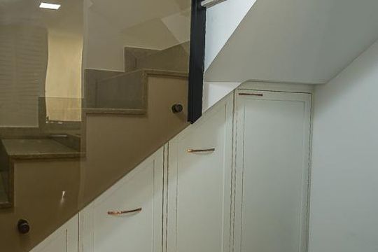 Apartamento com 3 quartos, 2 suítes e varanda gourmet. Ideal para compra e perfeito para animais de estimação. — Cozinha - Despensa