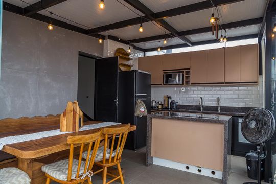Apartamento com 3 quartos, 2 suítes e varanda gourmet. Ideal para compra e perfeito para animais de estimação. — Cobertura - Espaço Gourmet