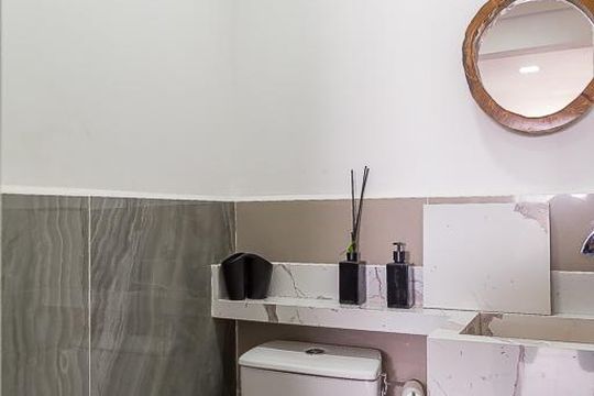 Apartamento com 3 quartos, 2 suítes e varanda gourmet. Ideal para compra e perfeito para animais de estimação. — Lavabo