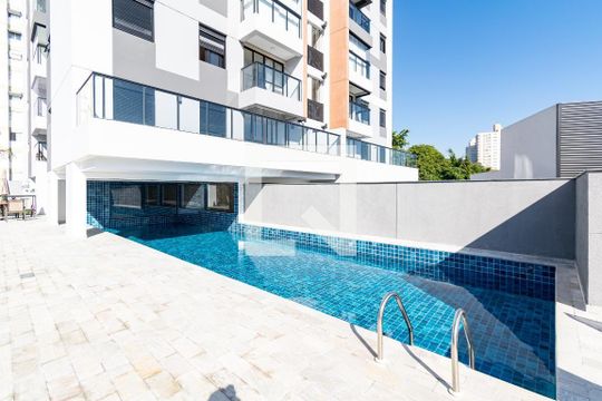 Apartamento com 3 quartos, 2 suítes e varanda gourmet. Ideal para compra e perfeito para animais de estimação. — Área comum - Piscina