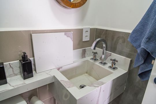 Apartamento com 3 quartos, 2 suítes e varanda gourmet. Ideal para compra e perfeito para animais de estimação. — Lavabo