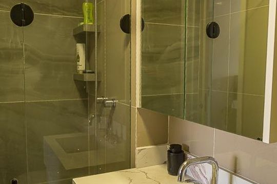 Apartamento com 3 quartos, 2 suítes e varanda gourmet. Ideal para compra e perfeito para animais de estimação. — Banheiro da Suíte 2