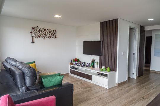 Apartamento com 3 quartos, 2 suítes e varanda gourmet. Ideal para compra e perfeito para animais de estimação. — Sala