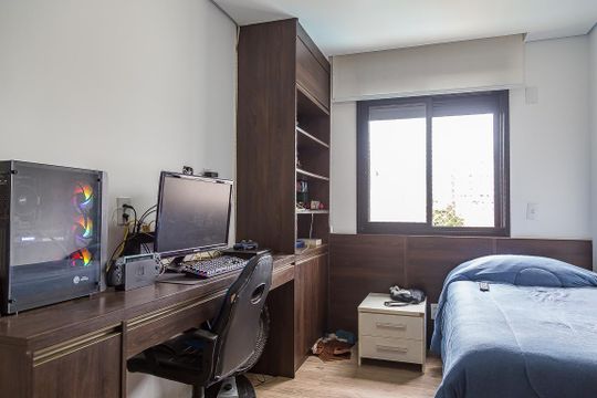 Apartamento com 3 quartos, 2 suítes e varanda gourmet. Ideal para compra e perfeito para animais de estimação. — Suíte 2