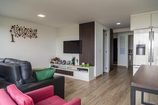 Apartamento com 3 quartos, 2 suítes e varanda gourmet. Ideal para compra e perfeito para animais de estimação. — Sala